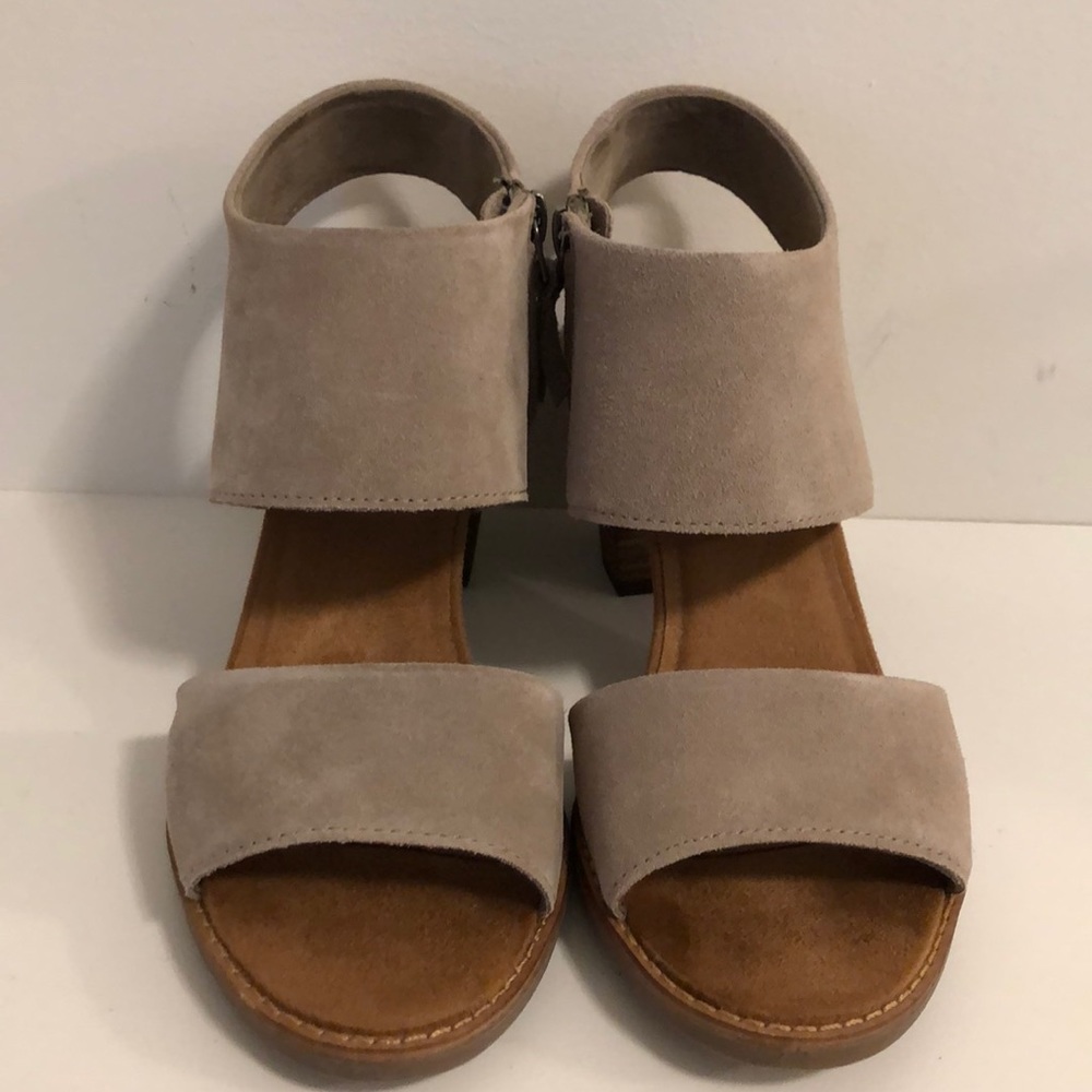 Toms Majorca cut out sandal taupe suede 7.5